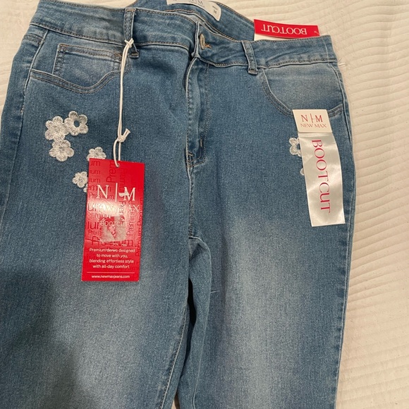 Women's Blue Boot Cut Jeans with Floral Embroidery (size 16) - Picture 3 of 12